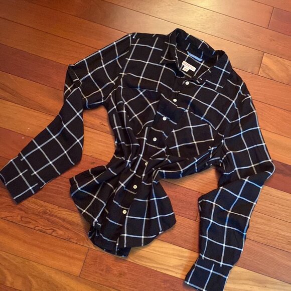 Black and white flannel button up size medium Plaid - Picture 4 of 7